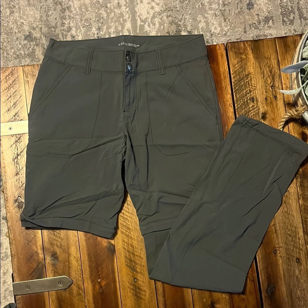 Columbia Women's Charcoal Capris